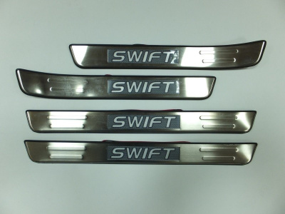 Suzuki Swift (11–) Накладки на дверные пороги с логотипом и LED подсветкой, нерж.